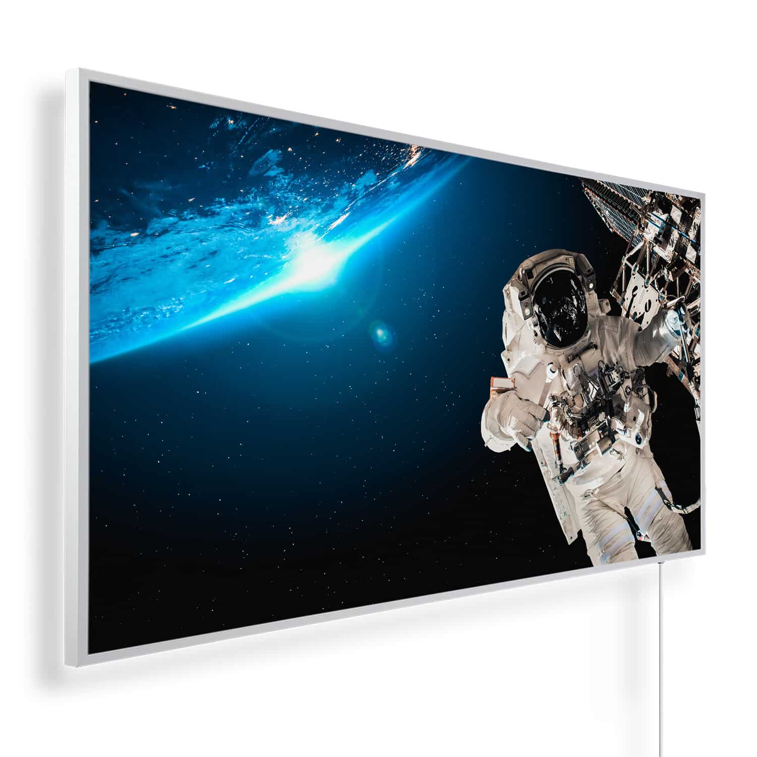 Astronaut maakt ruimtewandeling op ruimtestation | 450 tot 1200 Watt | Witte of zwarte lijst